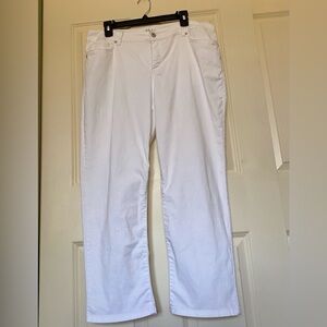 Style & Co Women’s Mid Rise Curvy Capri Jeans